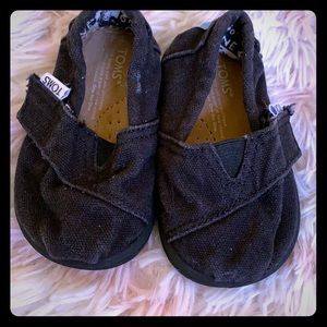 Infant TOMS size 4